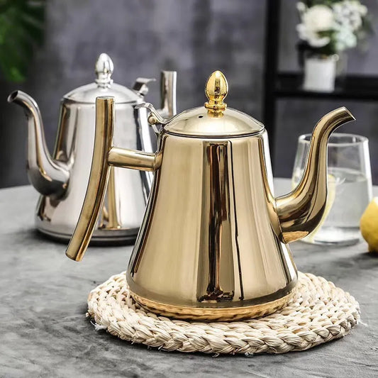 Золотисто-серебряный чайник с заварочным отверстием