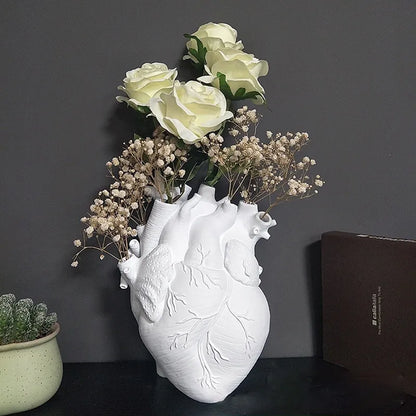 Vase à fleurs en forme de coeur..