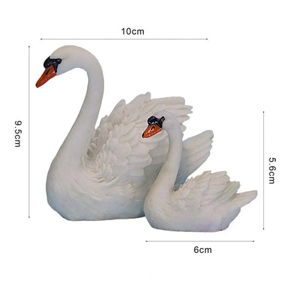 1 Pair of lightweight resin swan for the garden