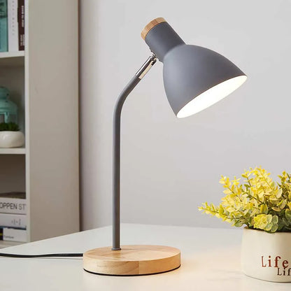 Lámpara de mesa creativa de madera