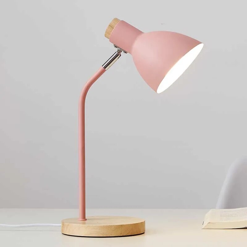 מנורת שולחן יצירתית מעץ