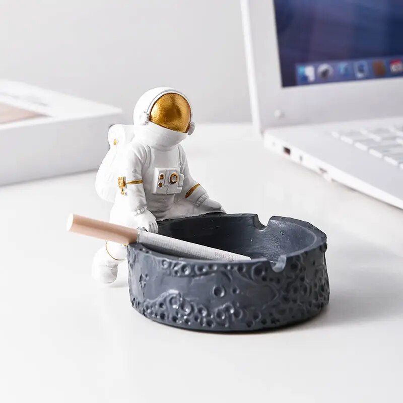 Astronaut storage box with Lid  creative ashtrays Nanag store