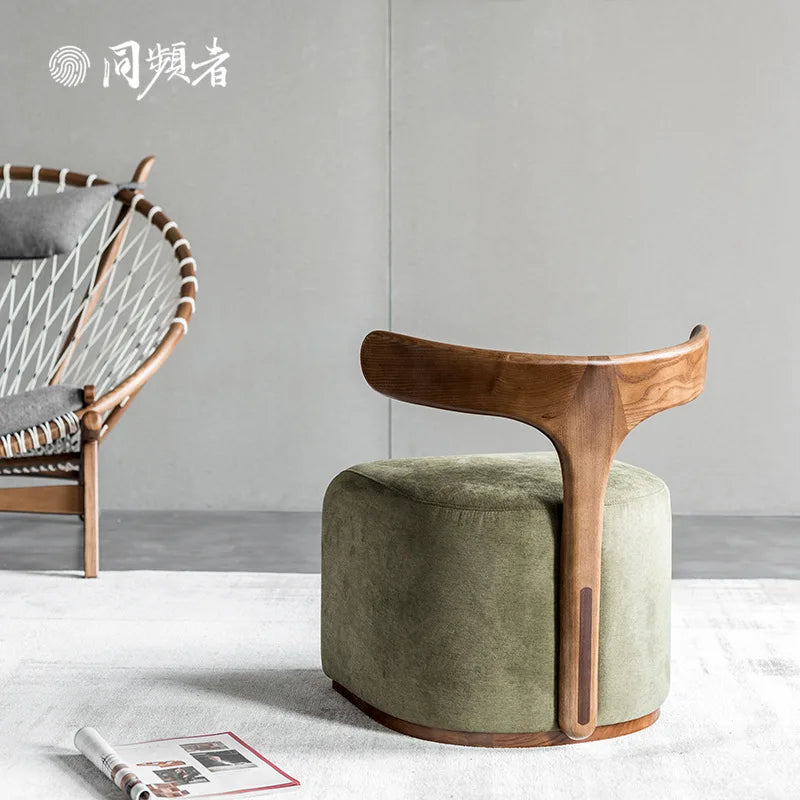 Современный и инновационный стул для отдыха изготовлен из твердой ткани, идеально подходит для смены обуви