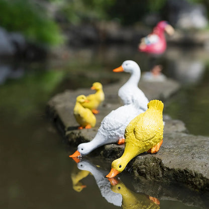 Cute resin duck sculpture for garden and pond decoration