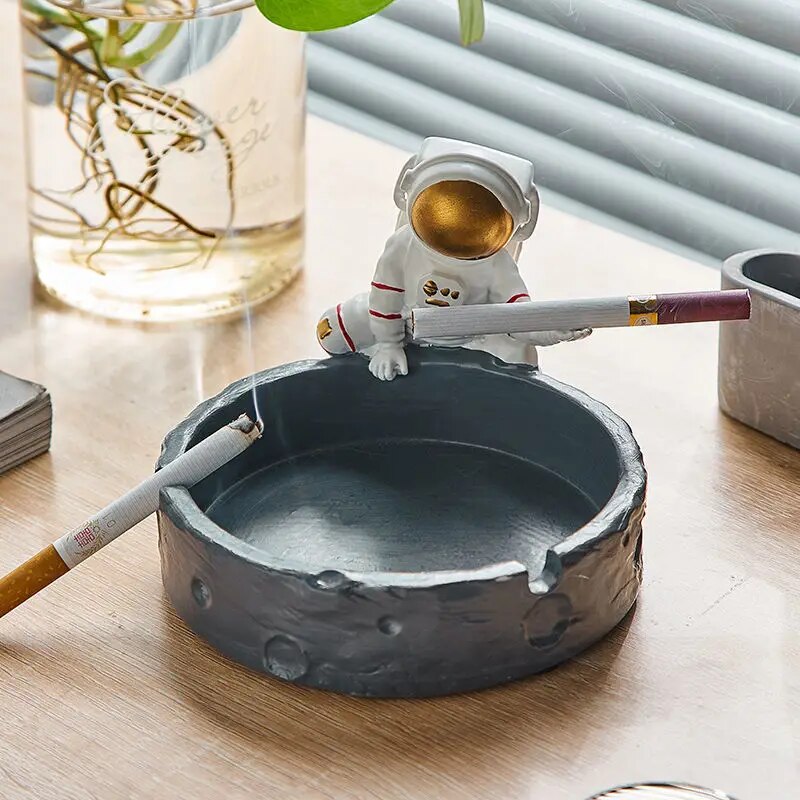 Astronaut storage box with Lid  creative ashtrays Nanag store