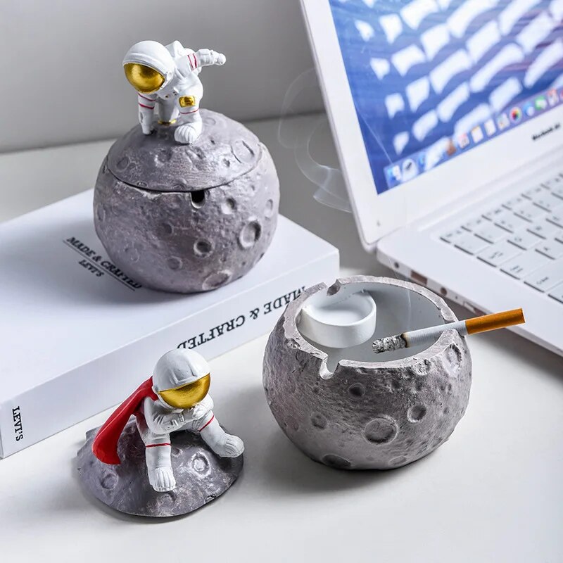 Astronaut storage box with Lid  creative ashtrays Nanag store